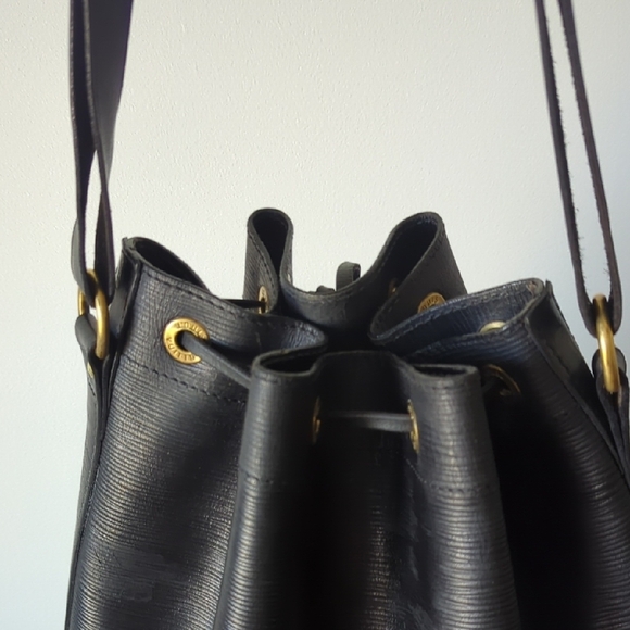 Louis Vuitton Black Epi Bucket Bag Vintage 80s - Picture 5 of 11